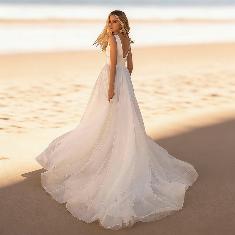 BHstyle Zeitloses A-Linien Ball-Gown in Weiß – Ballkleid mit V-Ausschnitt  Knopfleiste und voluminösem Tüllrock 34-46