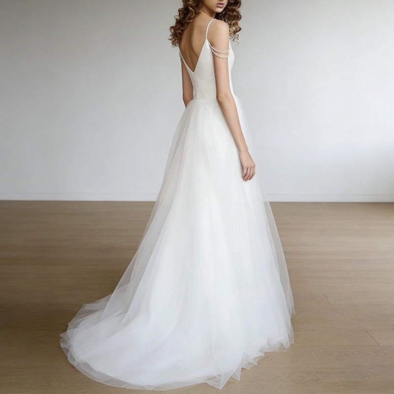 BHstyle Modernes A-Linien Ball-Gown in Weiß – Ballkleid mit V-Ausschnitt Oberteil und Perlen-Schulterdetails 32-42